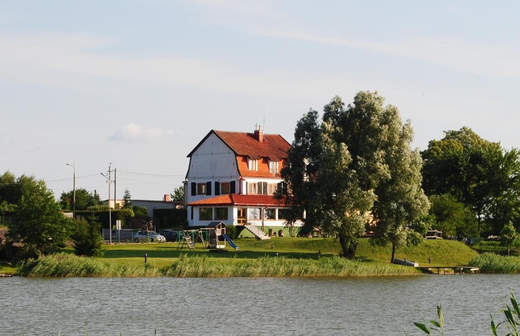 Hotel Karczma Stary Mlyn Upalty Exterior foto